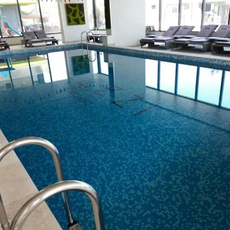 Lejlighed Luxury Cu Centru Spa Piscina Interioara Incalzita Sauna Jacuzzi Gym